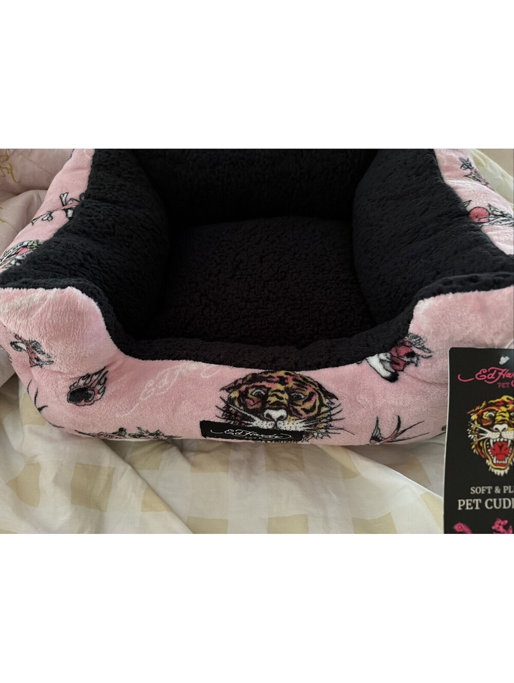NWT Ed Hardy Pet Bed Pink Skull Rose Tattoo Plush Cuddler Cat Small Dog 20x16in